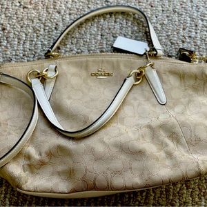 Coach - medium size (nsh) - gently used